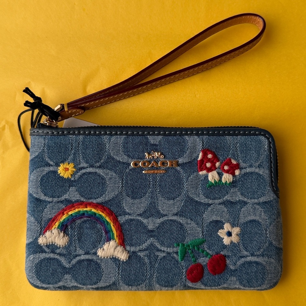 πππ COACH ZIP WRISTLET IN SIGNATURE DENIM πππ NWT πππ - Picture 10 of 16